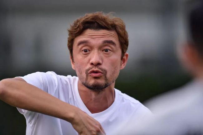 但毫无疑问，他们在这方面也站在我这边，我们确实认为我们可以在球队的某些位置上进行一些替换和补强。